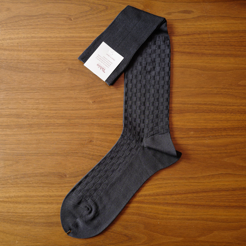 Grey over-the-calf Socks with Wavy Grid Patterns