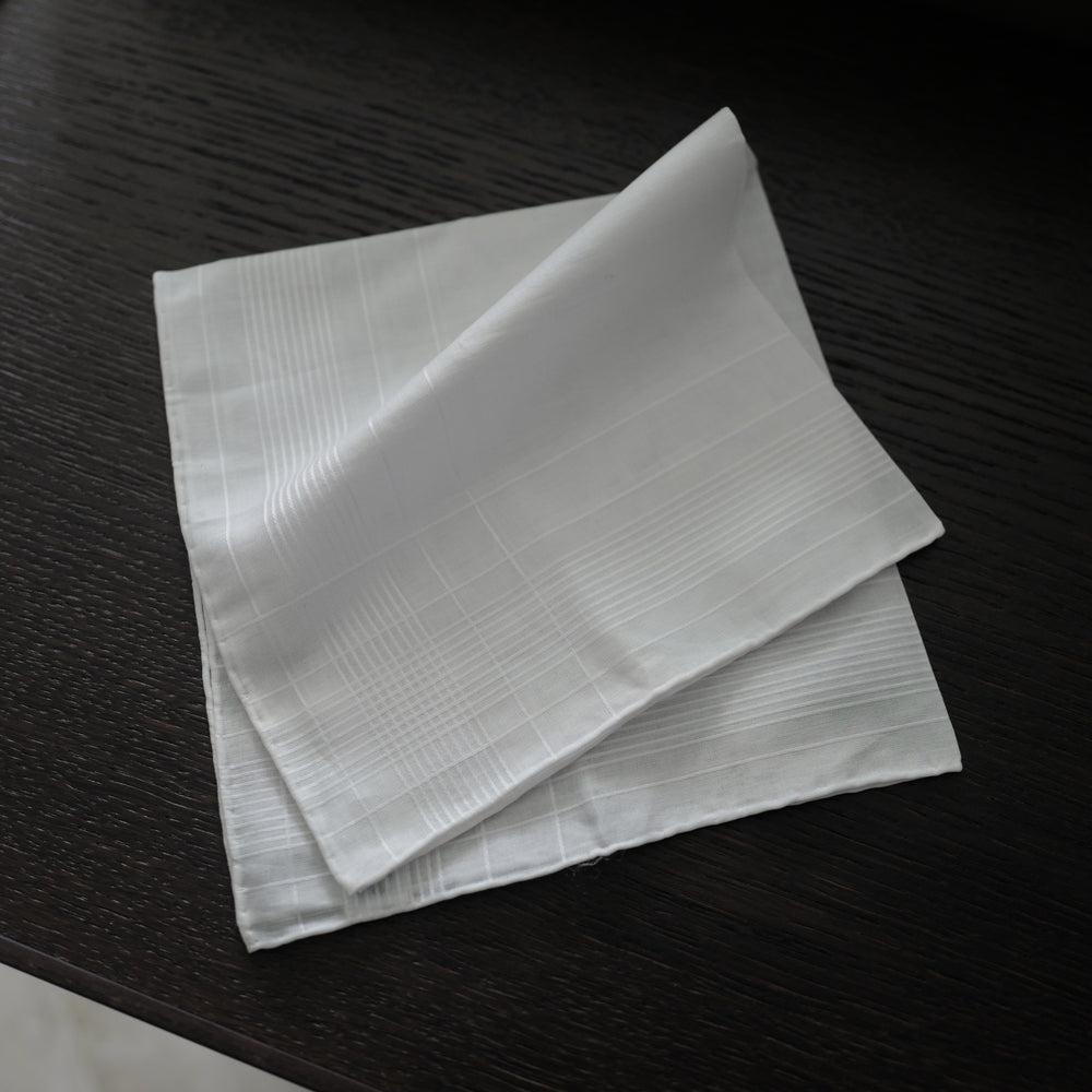 Harlan Pocket Square in White