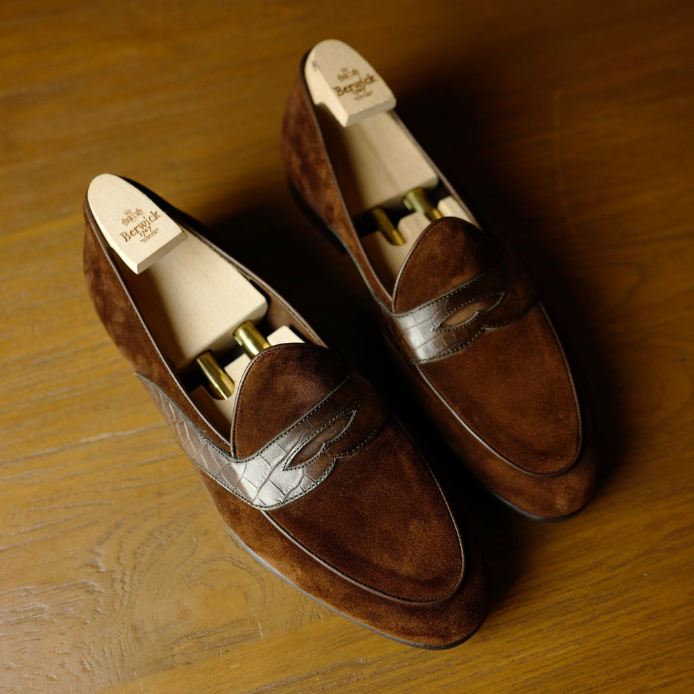4952 Croco Penny Loafers in Polo Brown