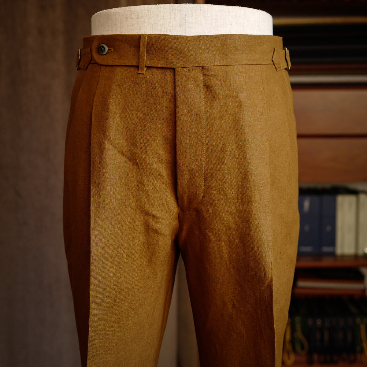 【新品】ANCELLM LINEN 2TUCK SLACKS(BROWN) LINEN 2TUCK SLACKS(BROWN) – ANCELLM